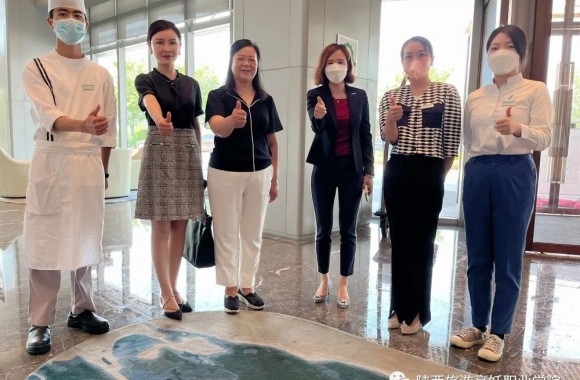 我院领导赴艾美酒店、锦江国际酒店亲切看望在企业顶岗实习学生