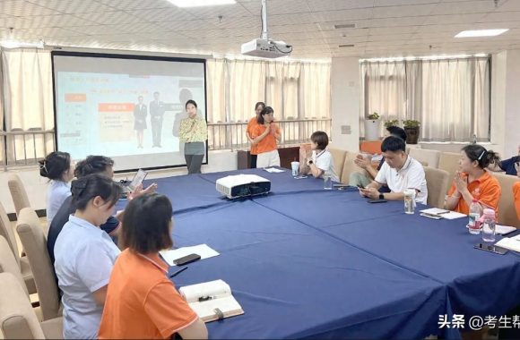 陕西旅游烹饪职业学院赴咸阳不老帮智慧养老中心开展礼仪培训