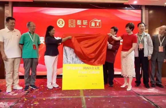 以教育家精神铸谀强师 谱写教育强国建设华章 | 我院举行第41个教师节表彰大会